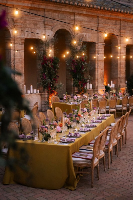 Mesa de evento corporativo
