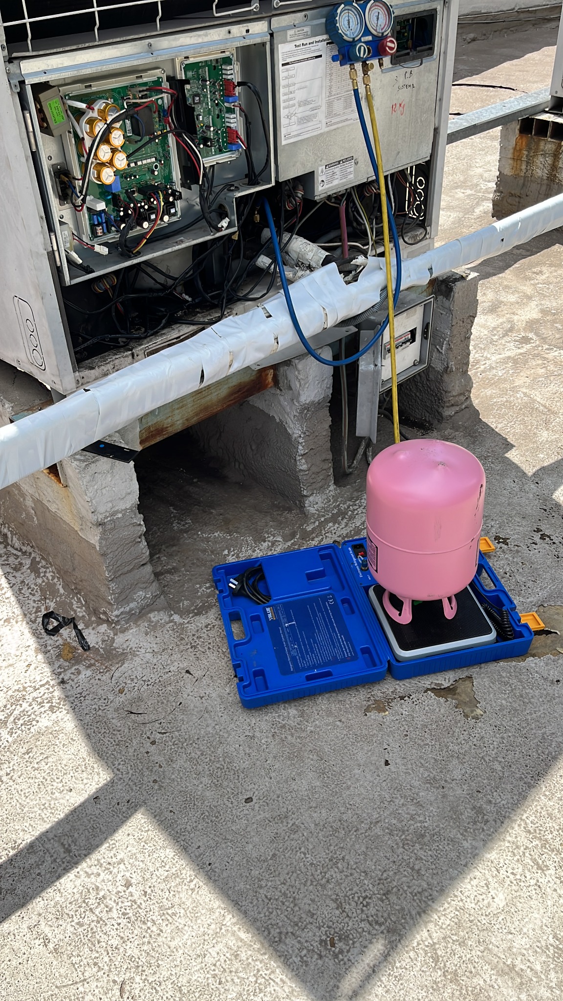 Trabajo con refrigerante en sistema de climatización
